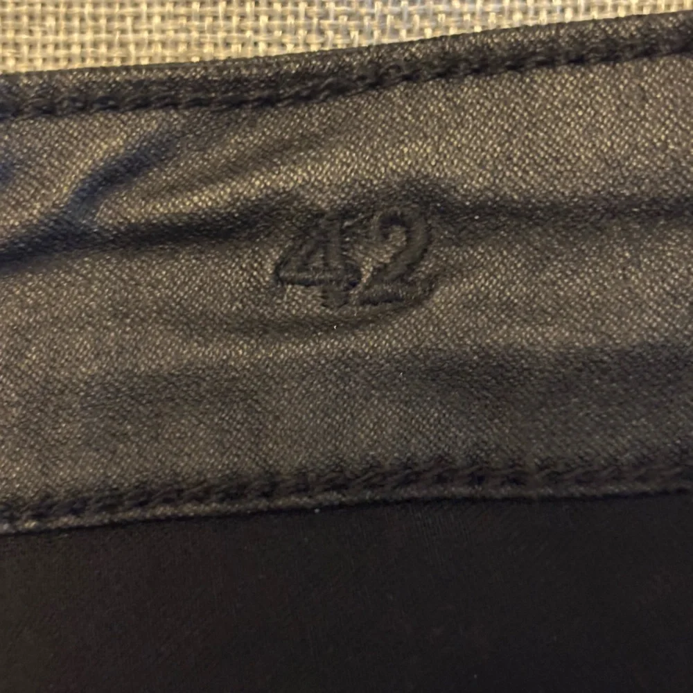 Great outfit! Tory Burch top and CREAM coated, embroidered jeans. - Picture 11 of 14